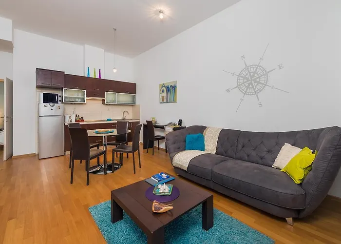 Guest house Riva Apartments 4*