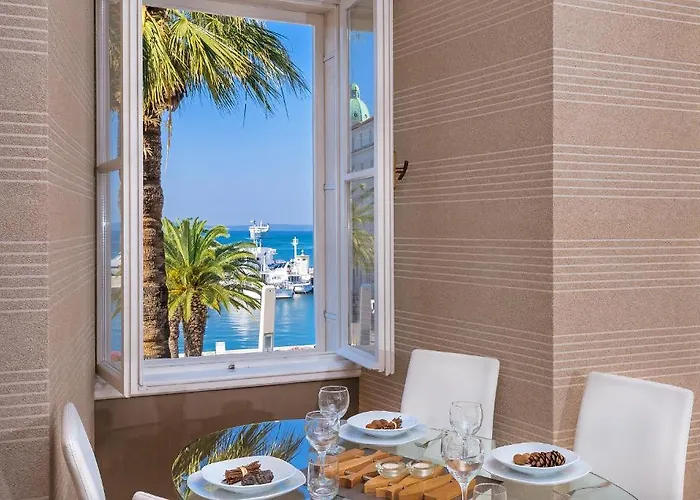 Guest house Riva Apartments 4*