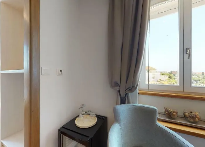 Guest house Riva Apartments 4*