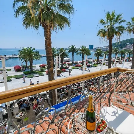 Riva 4*