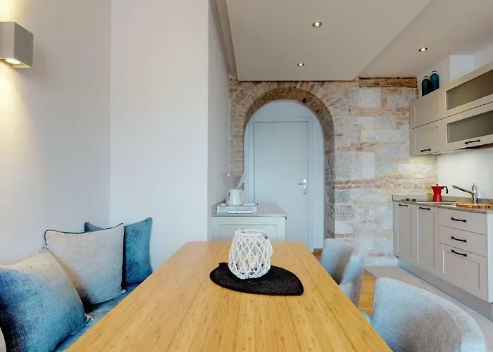 Riva Apartments Gostinjska kuća